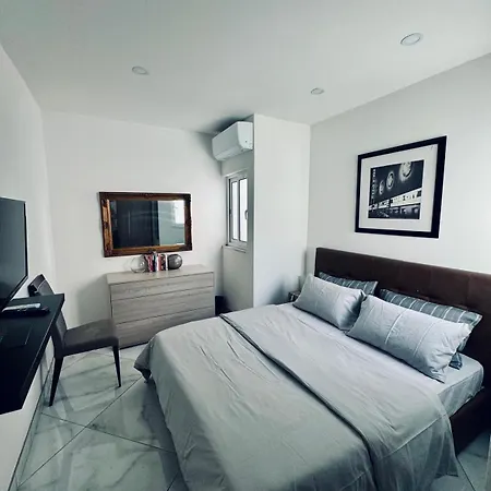 Modern Penthouse In Apartment Gzira